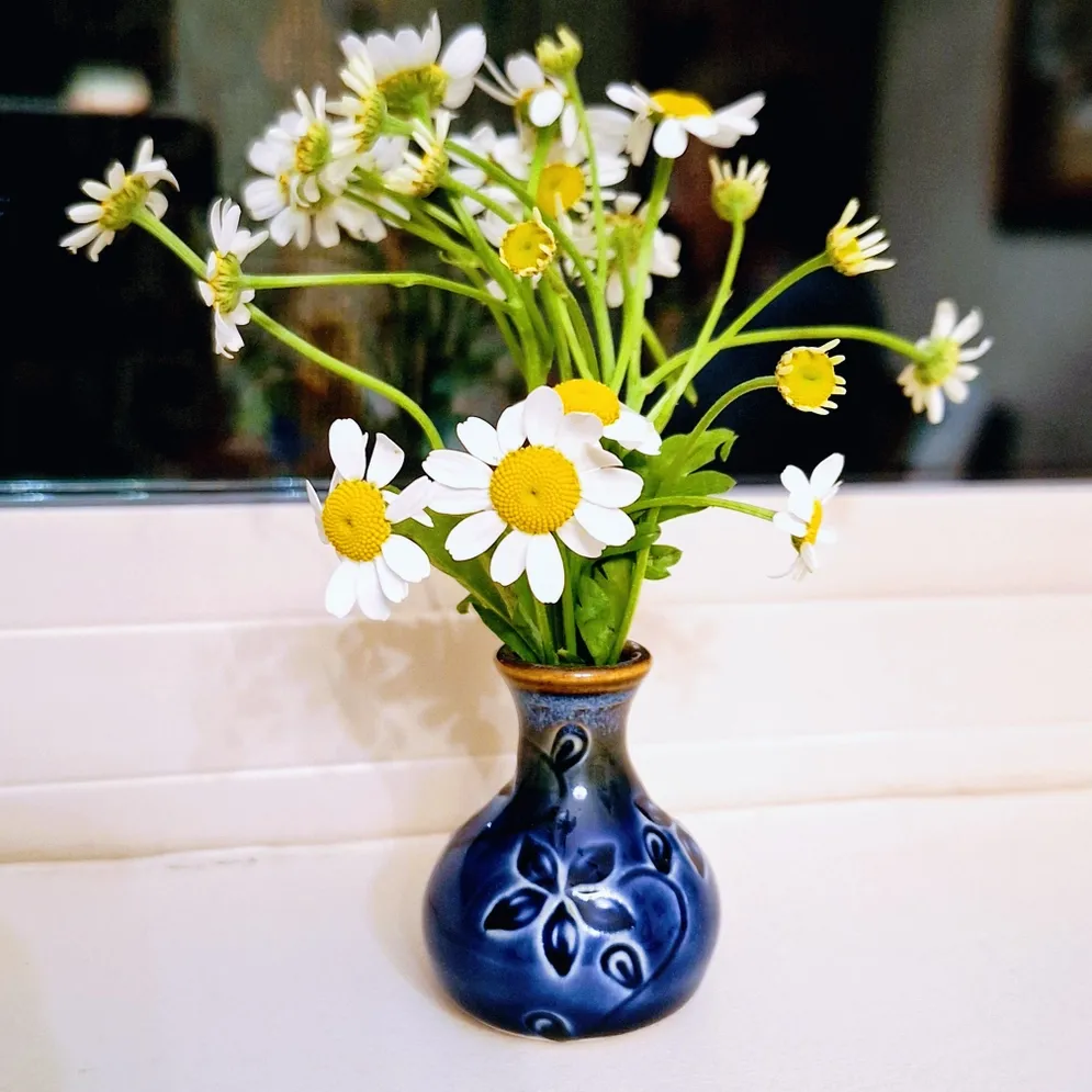 Amphora Sapphire Blue Bud Vase w/flowers