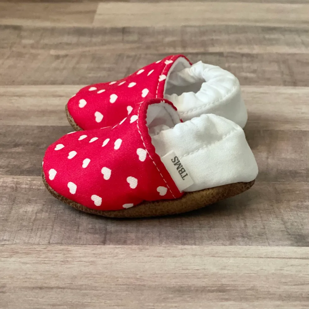 Red and White Heart 3-6 M Moccasins