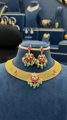 Flexible Kanti with Detachabe Jadau Locket Set