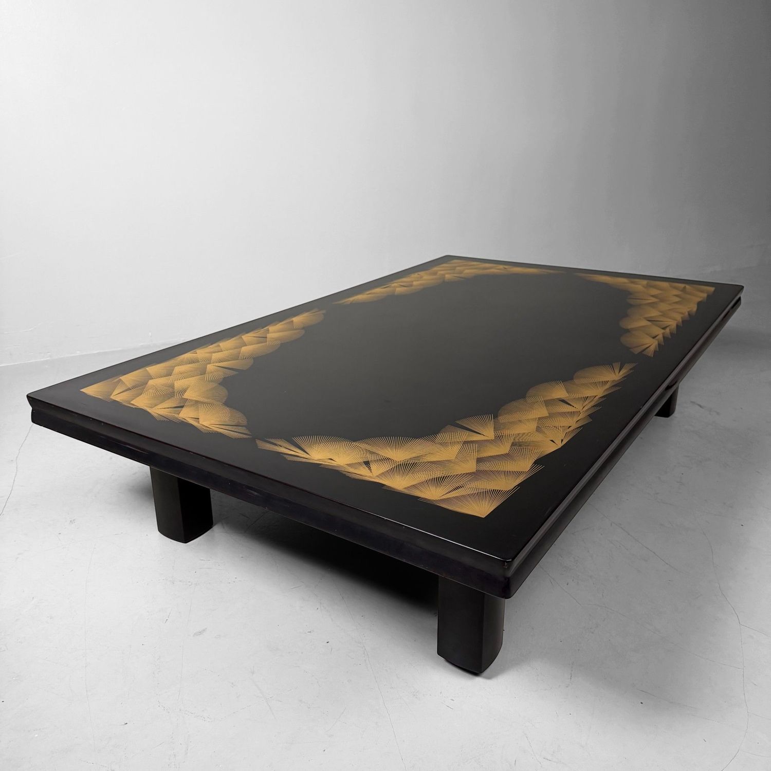 ​Japanse Low Table, Zwart Lakwerk, Chinkin Gouddecoratie, 1970s