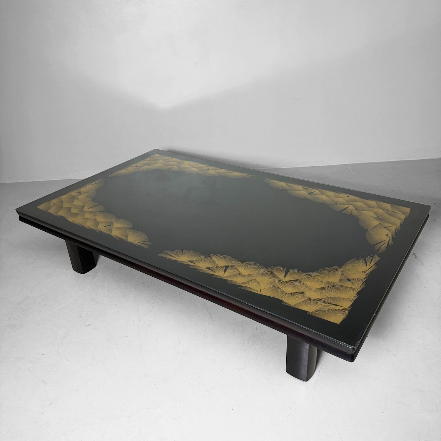 ​Japanse Low Table, Zwart Lakwerk, Chinkin Gouddecoratie, 1970s