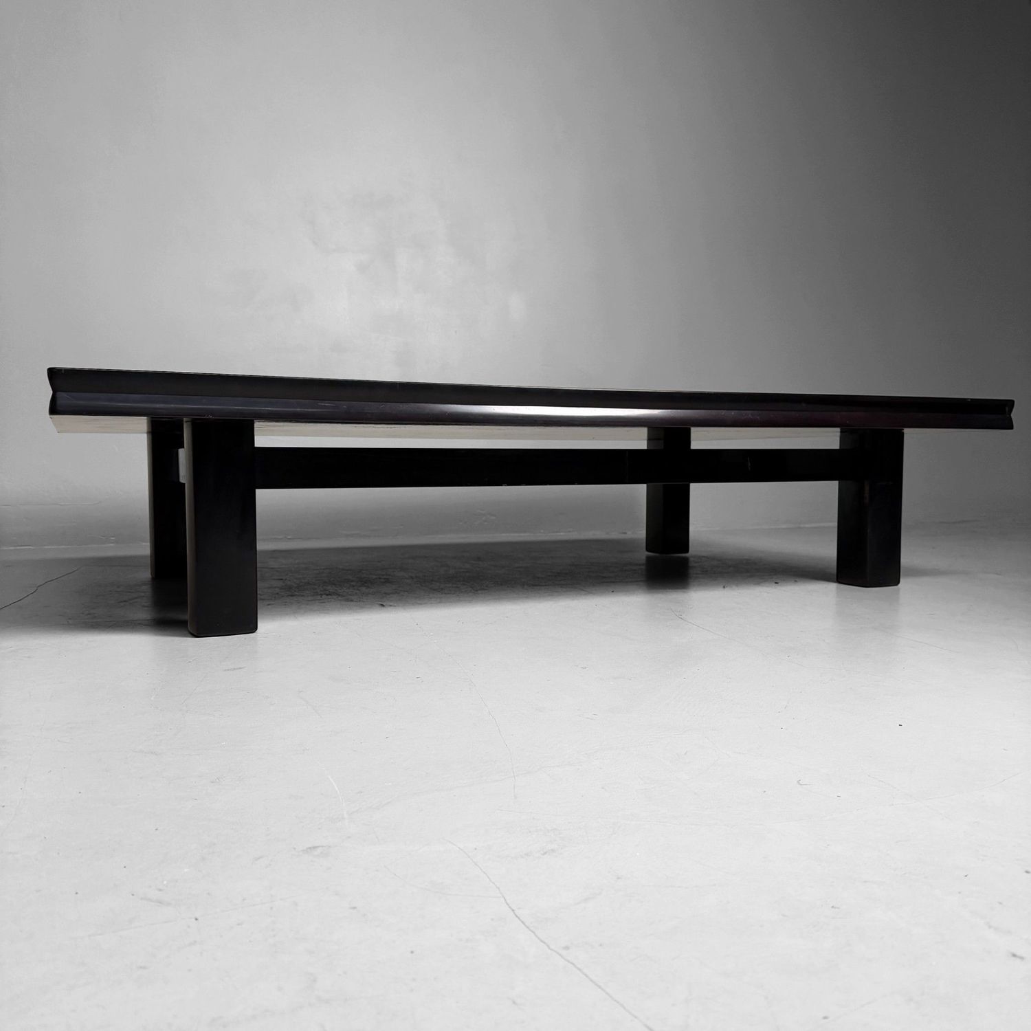 ​Japanse Low Table, Zwart Lakwerk, Chinkin Gouddecoratie, 1970s