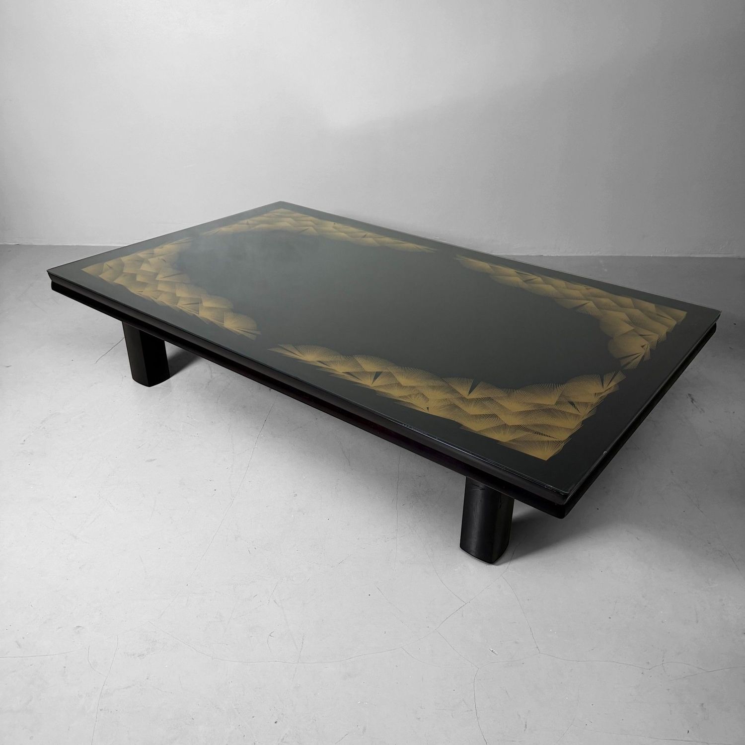 ​Japanse Low Table, Zwart Lakwerk, Chinkin Gouddecoratie, 1970s