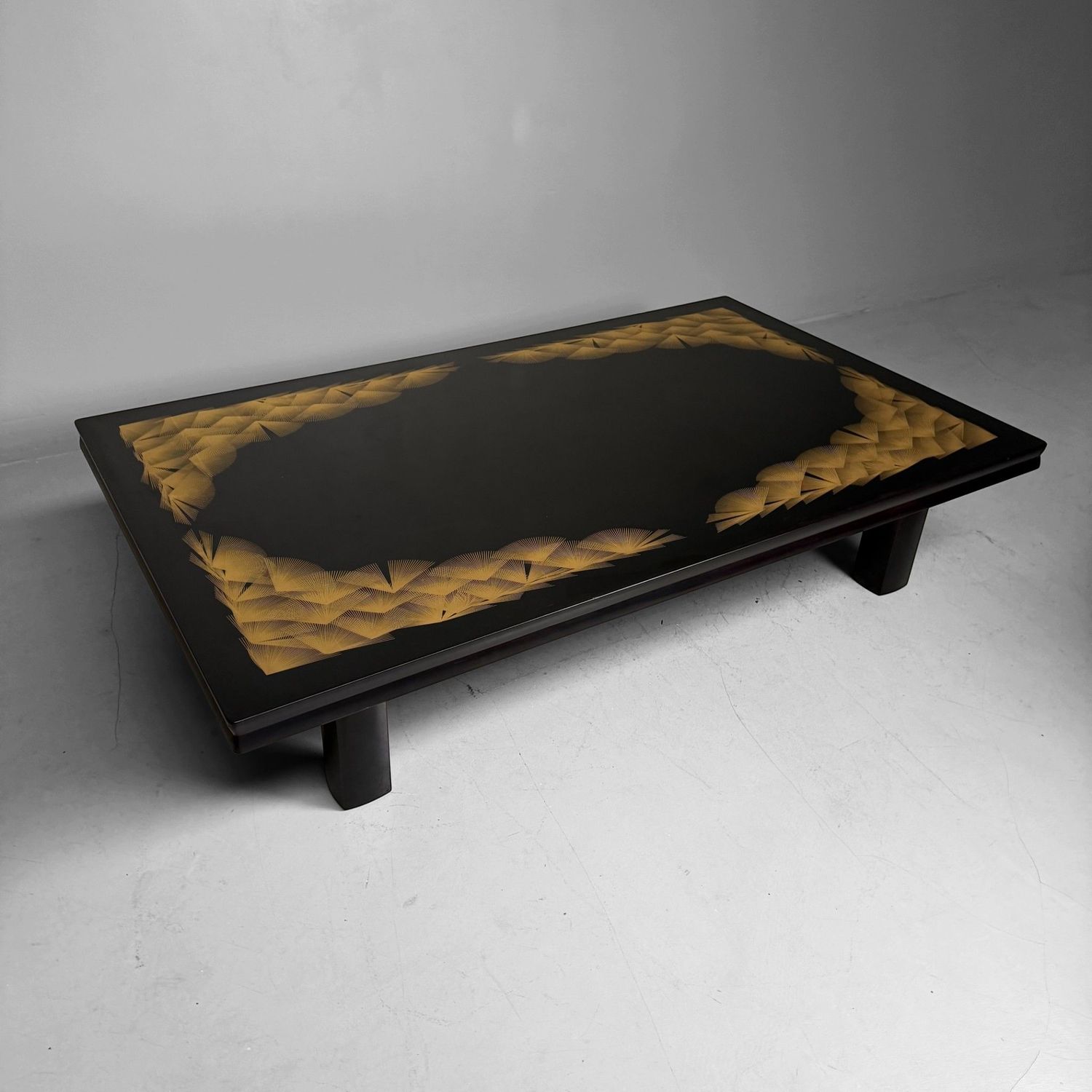 ​Japanse Low Table, Zwart Lakwerk, Chinkin Gouddecoratie, 1970s