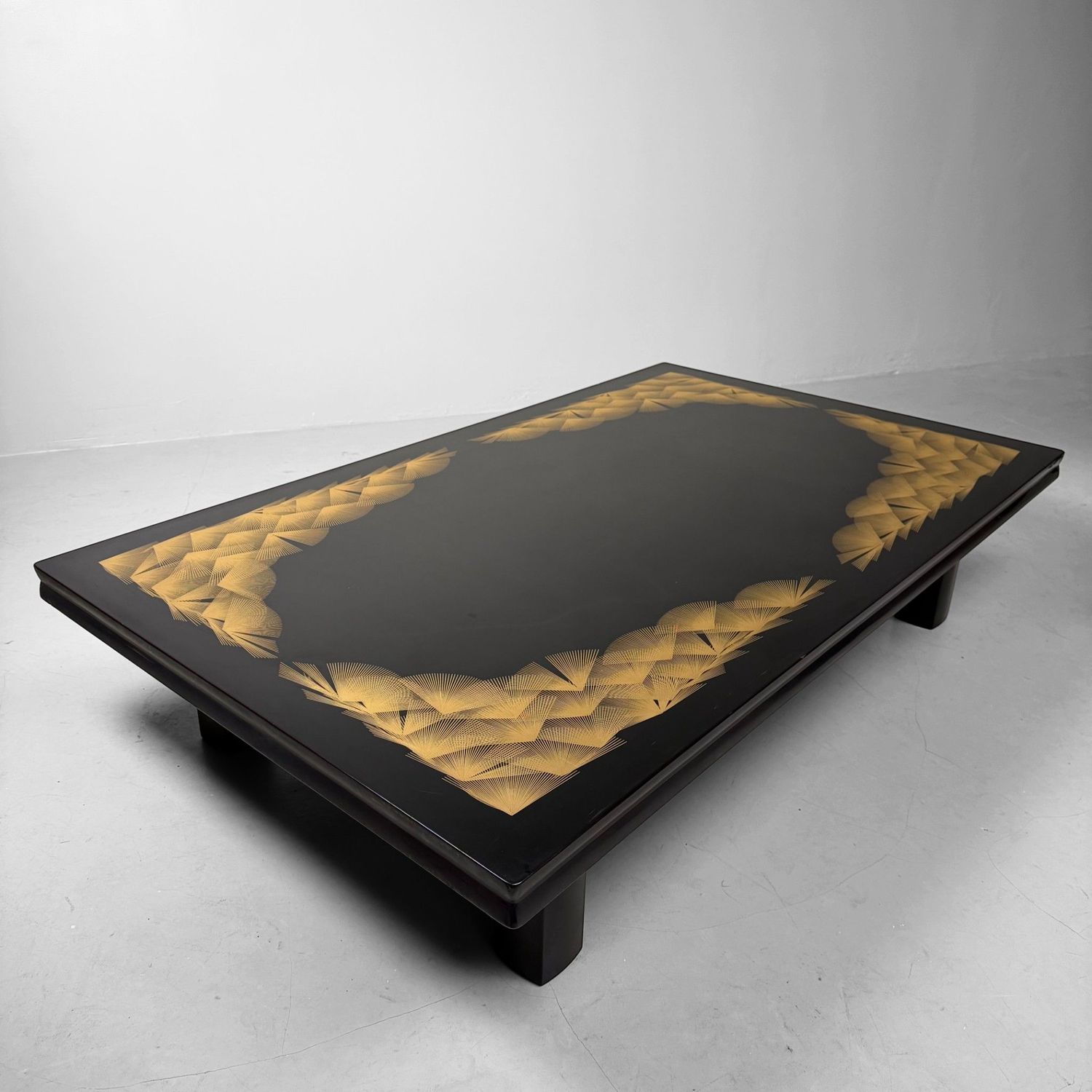 ​Japanse Low Table, Zwart Lakwerk, Chinkin Gouddecoratie, 1970s