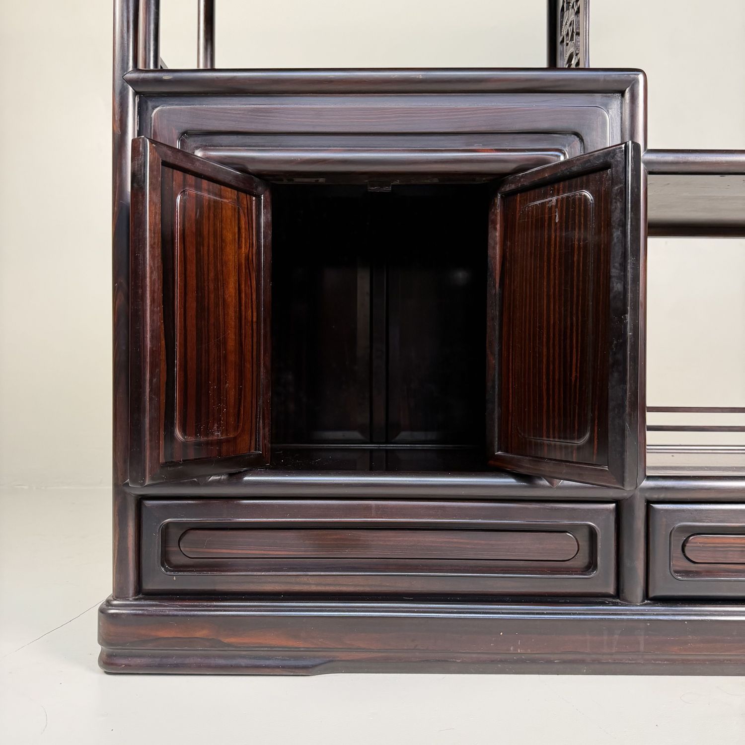 Japanse Kazaridana (Tana), Etagère Displaykast, 1930s Japanse Kazaridana (Tana), Etagère Displaykast, 1930s