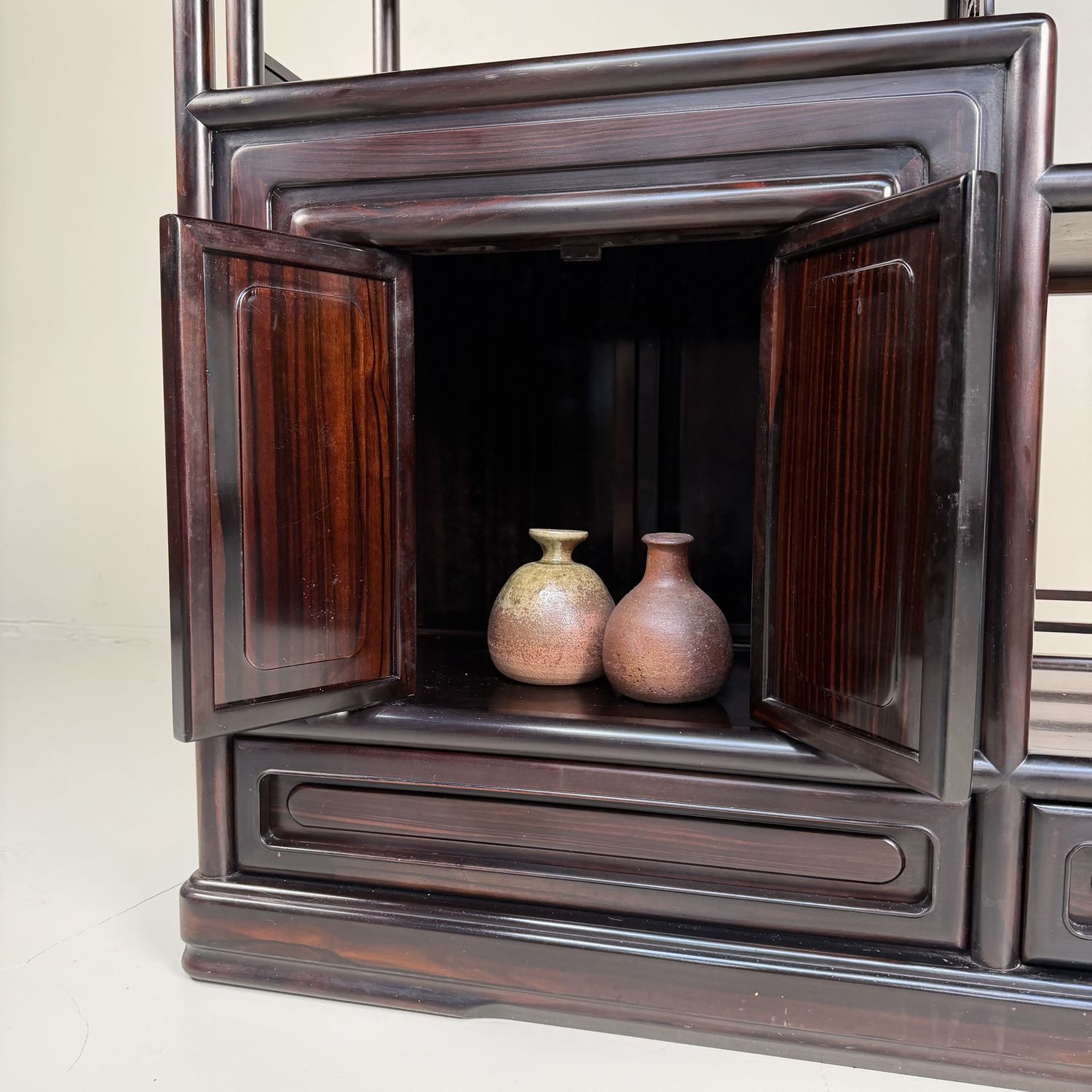 Japanse Kazaridana (Tana), Etagère Displaykast, 1930s Japanse Kazaridana (Tana), Etagère Displaykast, 1930s