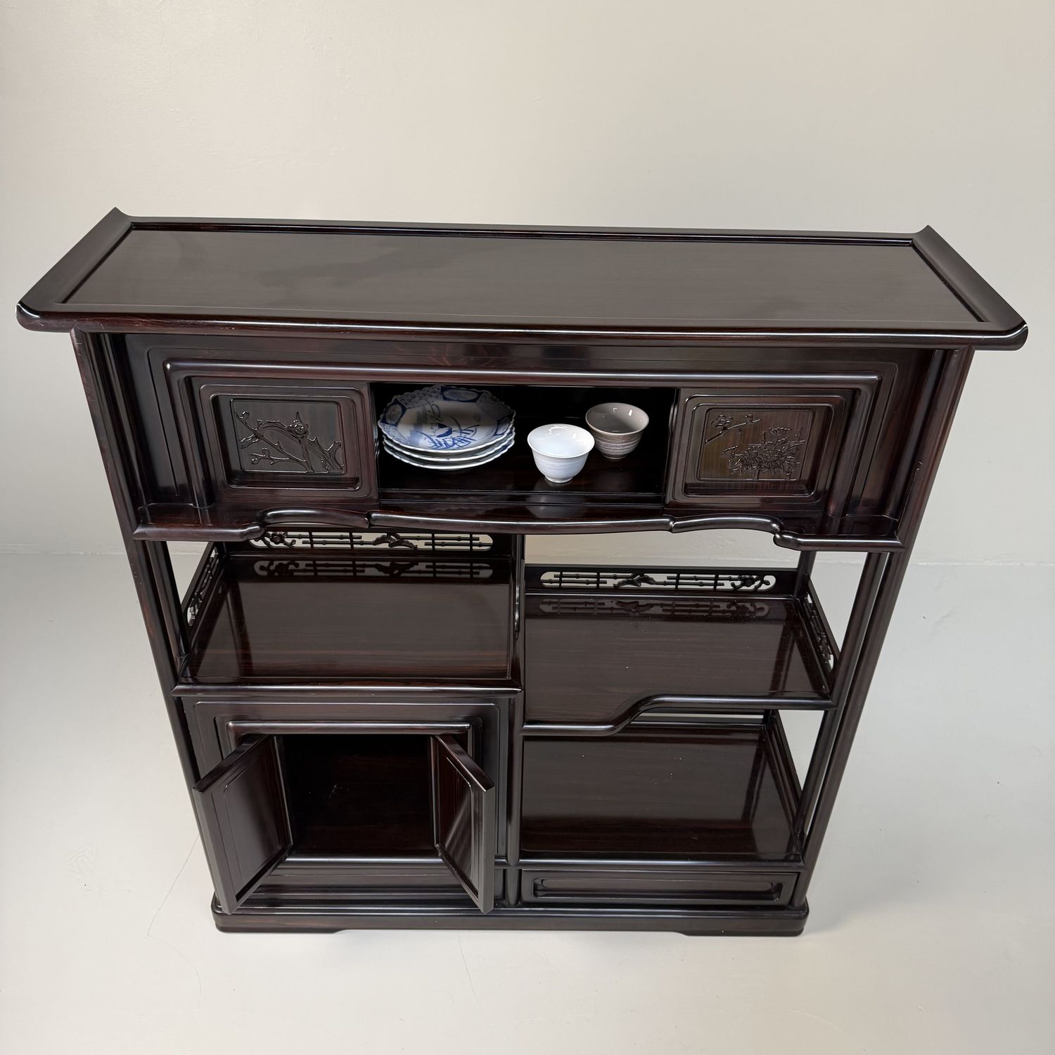 Japanse Kazaridana (Tana), Etagère Displaykast, 1930s Japanse Kazaridana (Tana), Etagère Displaykast, 1930s