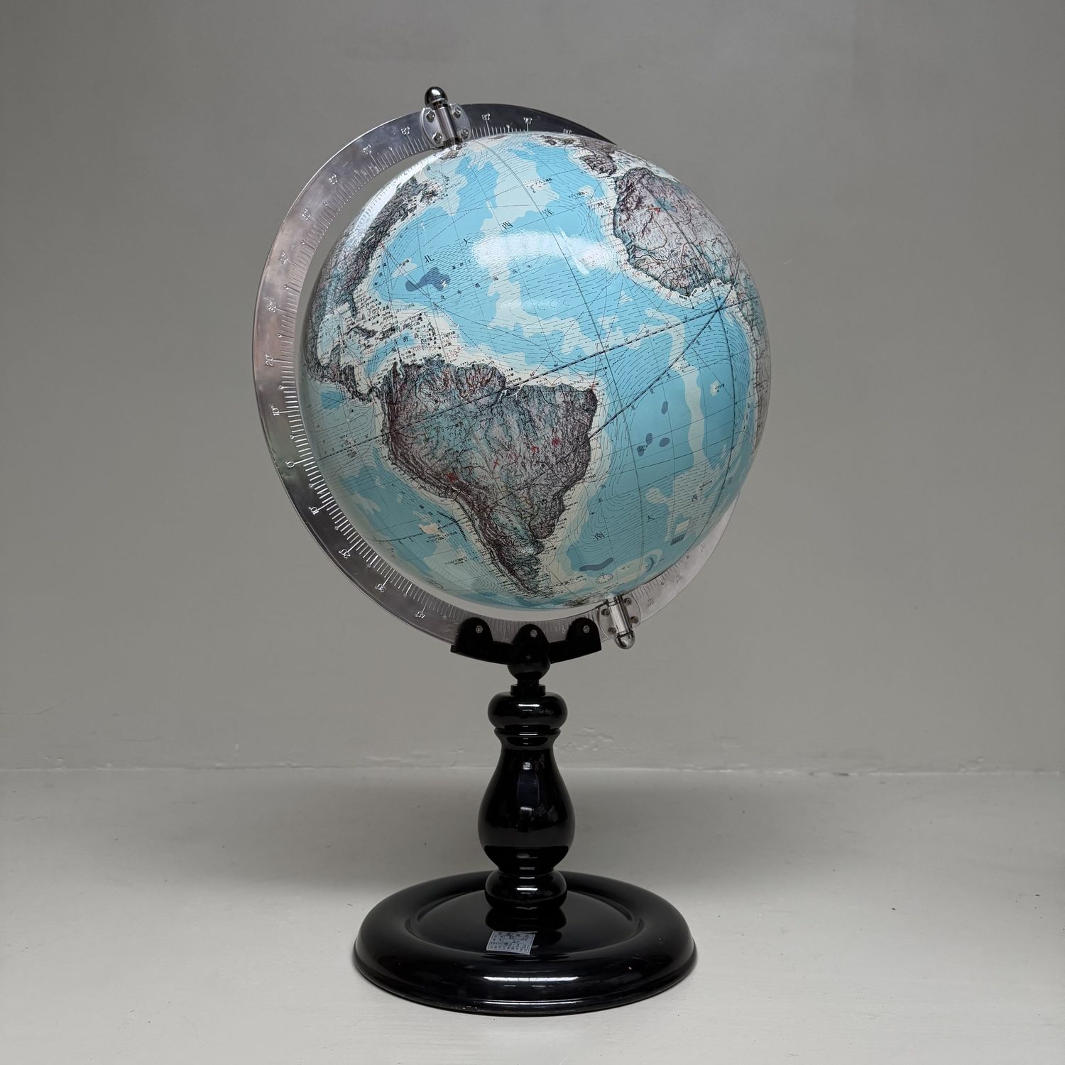 Japanse Schoolglobe 'ALCO', op Zwarte Voet, 1980s