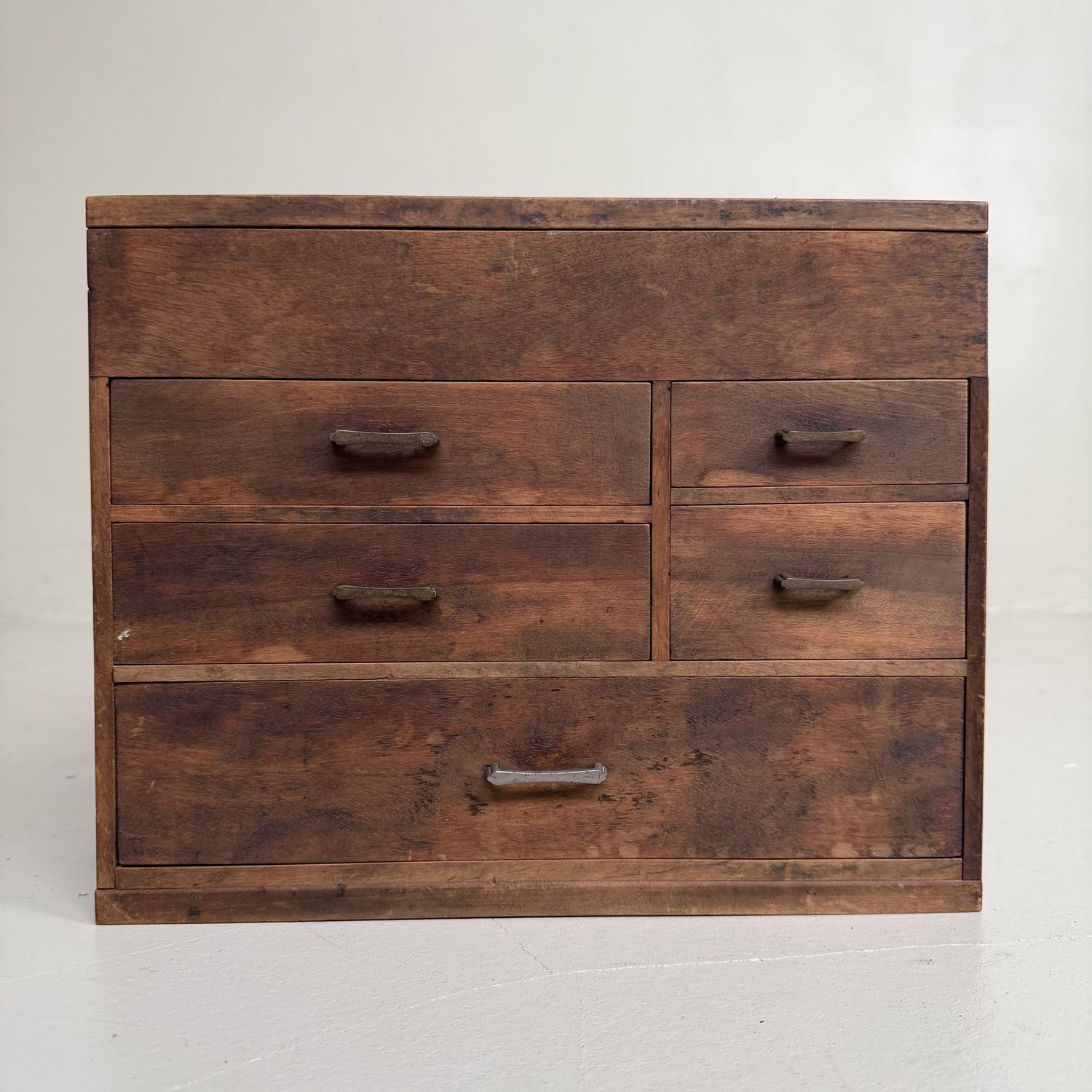 Japans Schrijverskastje met vijf laden en klapvak, 1920s