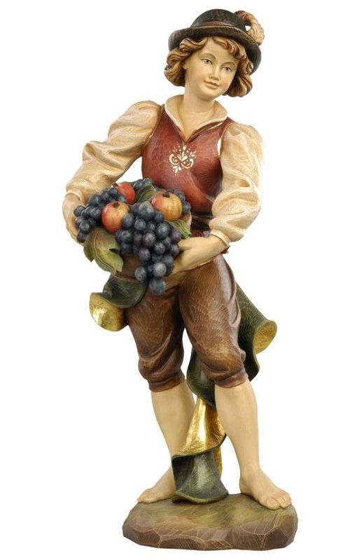 Statue en bois d'un garçon avec des fruits