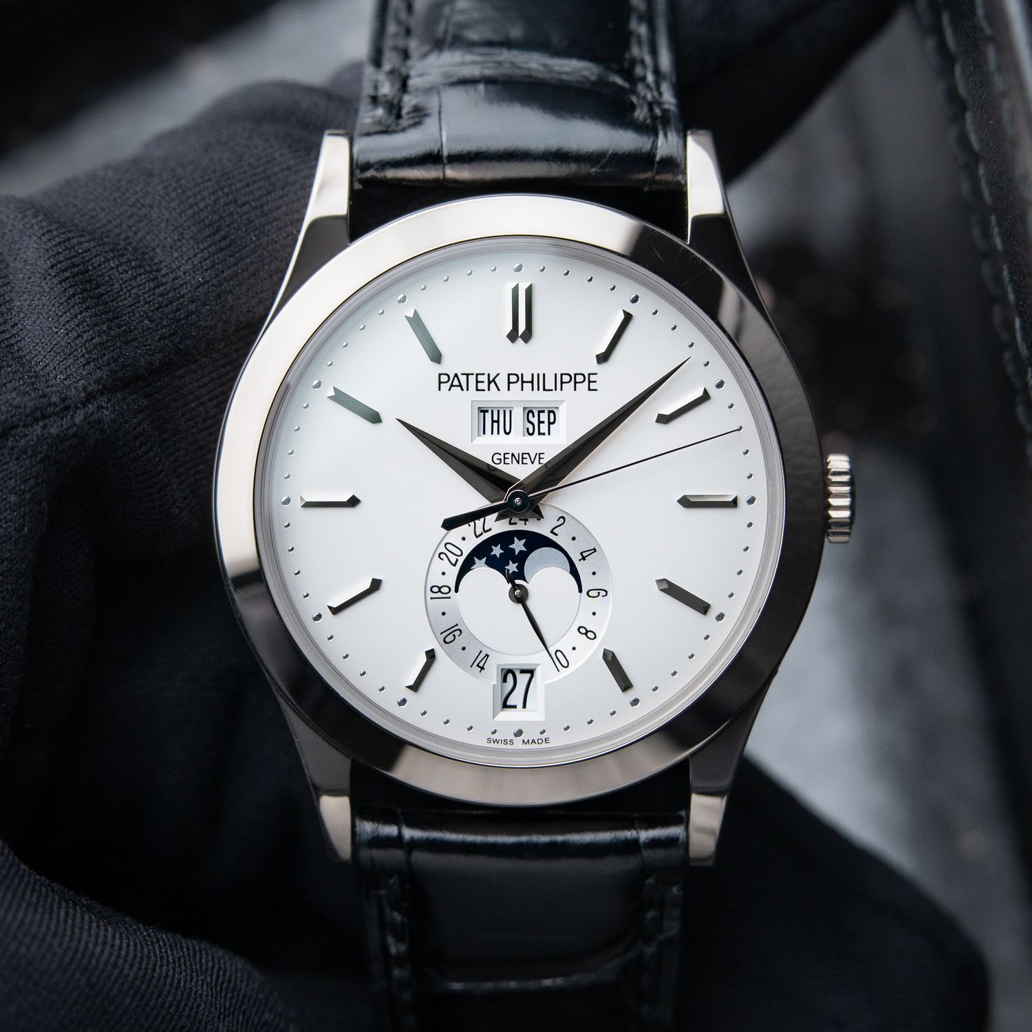 Patek Philippe Complications 5396G CLEAN Annual Calendar Moonphase White Gold Patek Philippe Complications 5396G CLEAN Annual Calendar Moonphase White Gold