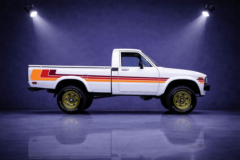 YAMAGATA BODY STRIPE KIT : TOYOTA HILUX (1978-1983)