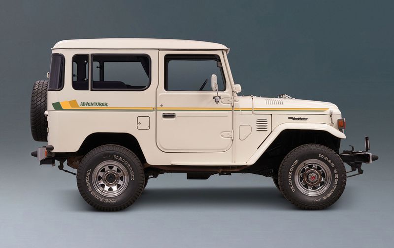 ADVENTURER BODY STRIPE KIT : J40-SERIES TOYOTA LAND CRUISER (SWB)