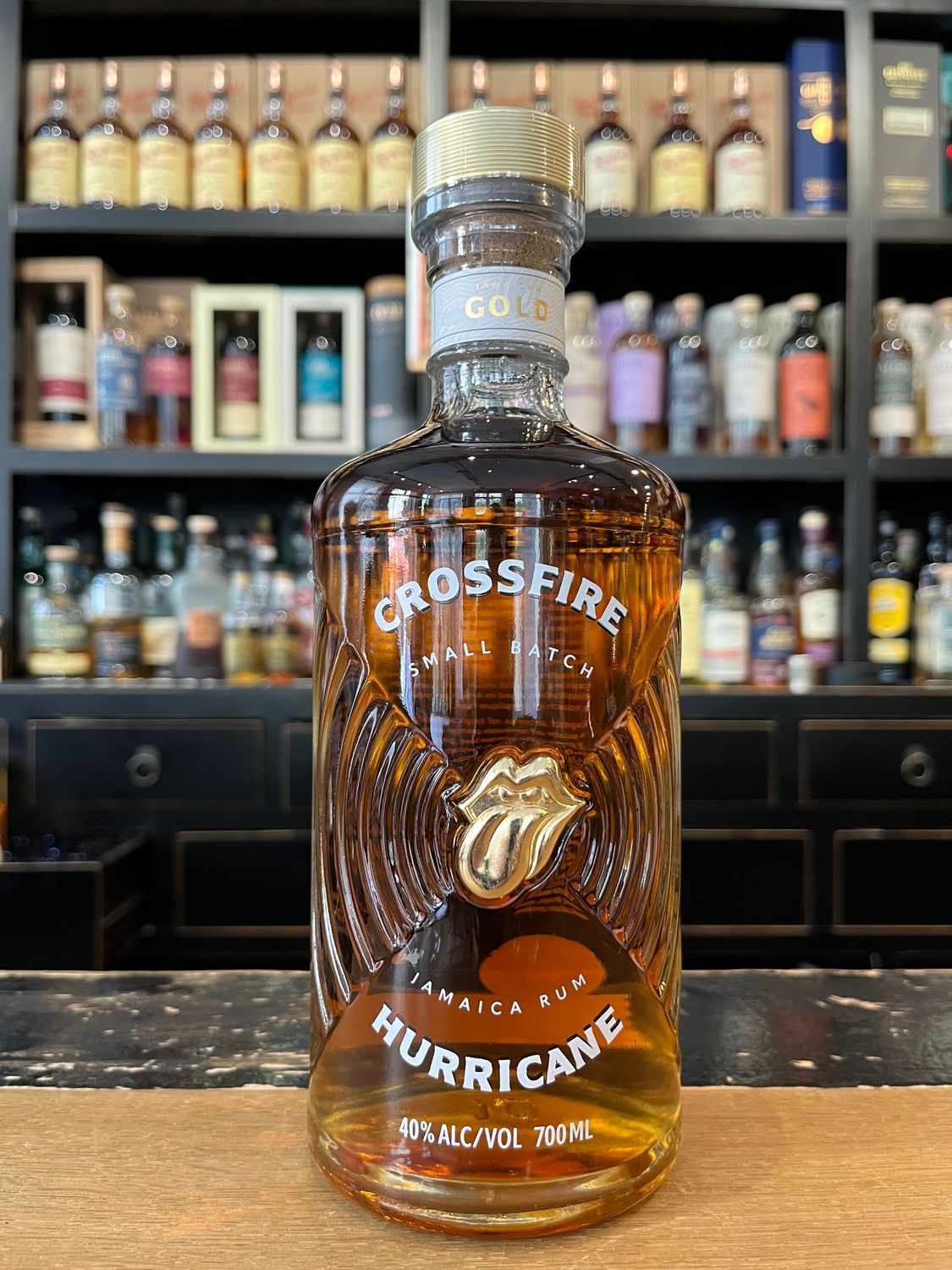 Crossfire Rolling Stones Hurricane Gold Rum mit 0,7l und 40% Crossfire Rolling Stones Hurricane Gold Rum mit 0,7l und 40%