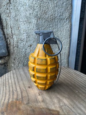 US WW2 Yellow MKII Grenade Reproduction With Metal Spoon &amp; Ring (Aged Aspect)