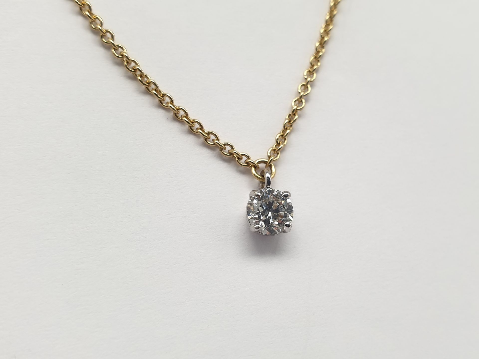 Girocollo punto luce con Diamante Naturale ct 0.38