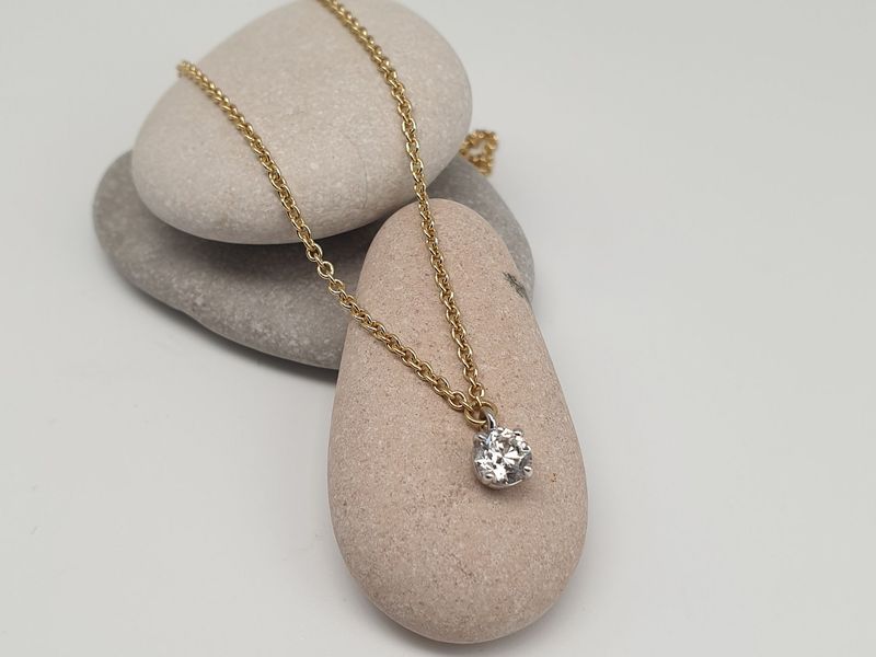 Girocollo punto luce con Diamante Naturale ct 0.38