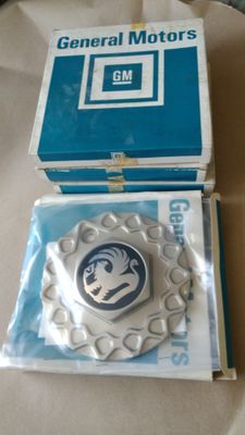 WHEEL CENTRE CAP Vauxhall Senator B Omega B 90445798 Platinum NEW BOXED Set of 4