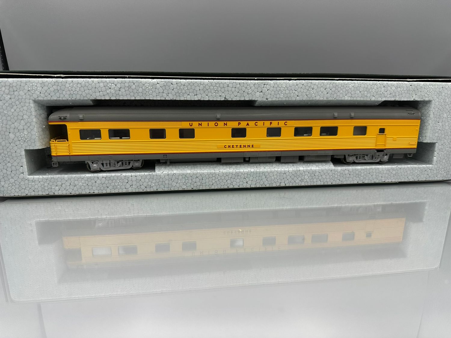 Union Pacific "Cheyenne" Business Car Kato 1:87 Scale