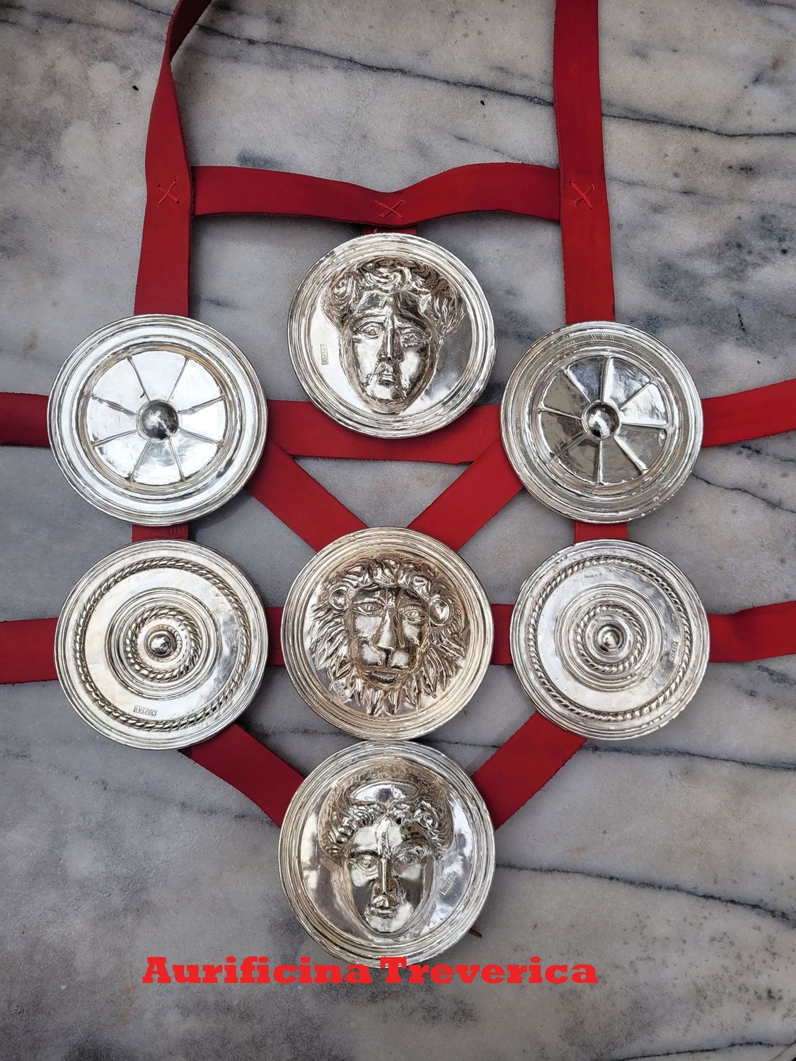 römisches Phalerenset 1.Jh. mit Gurten römisches Phalerenset 1.Jh. mit Gurten