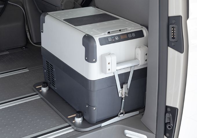 Dometic-Kühlbox-Halterung VW T7 Dometic-Kühlbox-Halterung VW T7