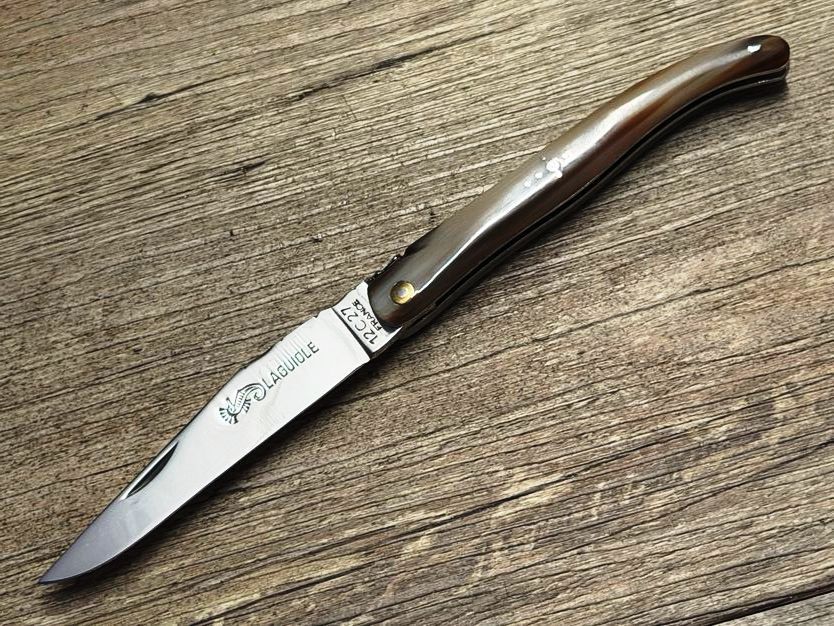 Laguiole Voller Griff, Serie Luxe, 11 cm, Griff geflammte Hornspitze, Klinge Hochglanz, Etui, Schmiede ARTO Laguiole Voller Griff, Serie Luxe, 11 cm, Griff geflammte Hornspitze, Klinge Hochglanz, Etui, Schmiede ARTO