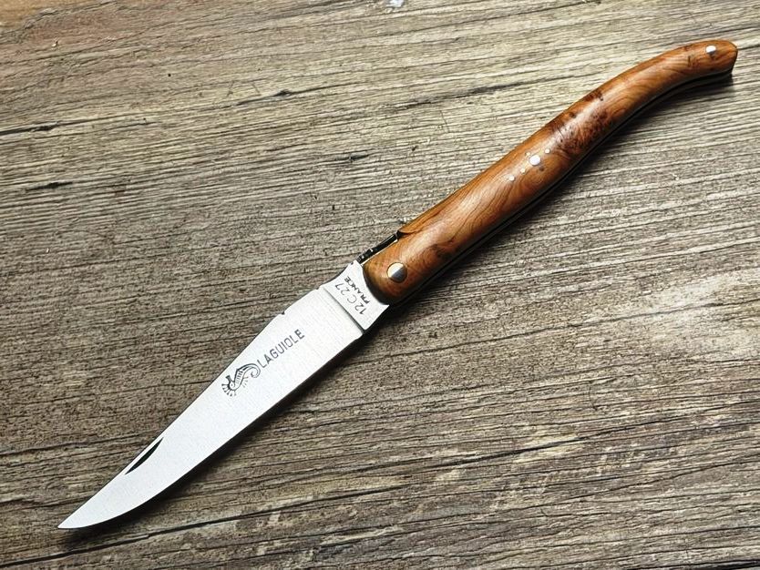 Laguiole Voller Griff, Serie Luxe, 12 cm, Griff Wacholder, Etui, Schmiede ARTO Laguiole Voller Griff, Serie Luxe, 12 cm, Griff Wacholder, Etui, Schmiede ARTO