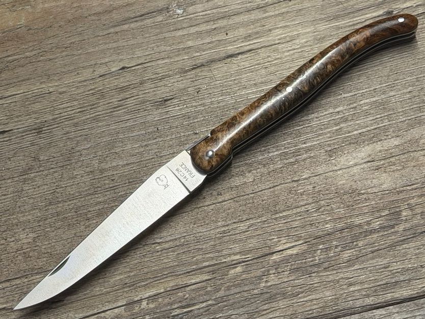 LAGUIOLE Custom, Großes Modell 13 cm, glattes Ressort, Klinge 14 C 28, Griff Amboina Maserknolle, Etui, PassionFrance LAGUIOLE Custom, Großes Modell 13 cm, glattes Ressort, Klinge 14 C 28, Griff Amboina Maserknolle, Etui, PassionFrance