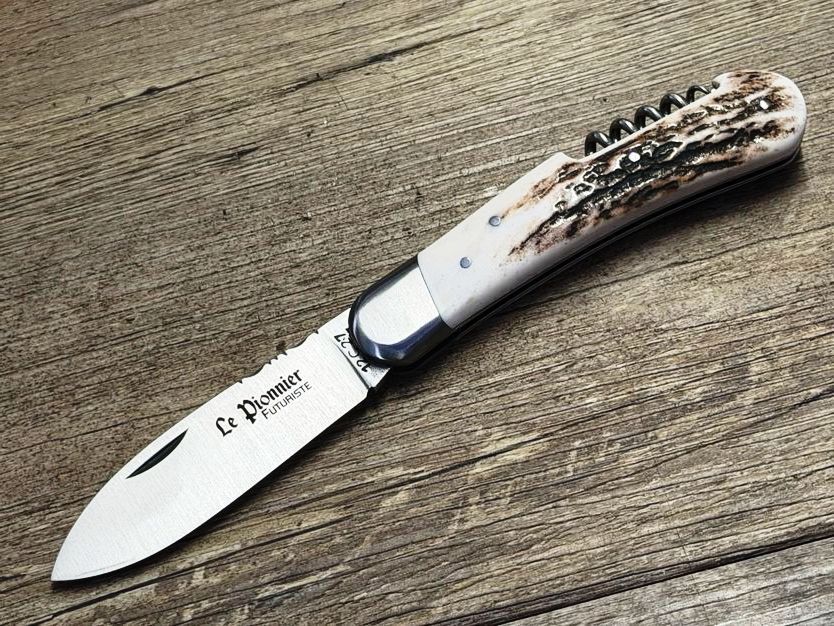 Neues Modell Couteau Chasse  Douris Chastel, Modell Le Pionnier Futuriste, Griff Hirschhorn aus der Auvergne, 2teiliges  kleines Jagdmesser (Petit Chasse)  Coutellerie Goyon-Chazeau, Messer Nr. 2