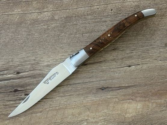 Laguiole en Aubrac 12 cm, geschmiedete Biene, Messing-Doppelplatine, Griff französischer Nussbaum, Messer Nr. 2