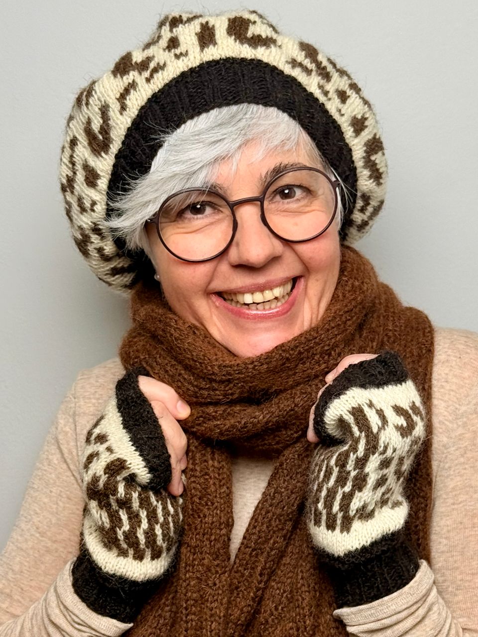 Baskenmütze & Handstulpen »Leo« – Strickanleitung im 2er-Set Baskenmütze & Handstulpen »Leo« – Strickanleitung im 2er-Set