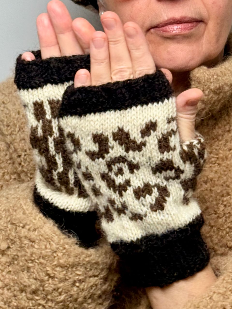 Baskenmütze & Handstulpen »Leo« – Strickanleitung im 2er-Set Baskenmütze & Handstulpen »Leo« – Strickanleitung im 2er-Set