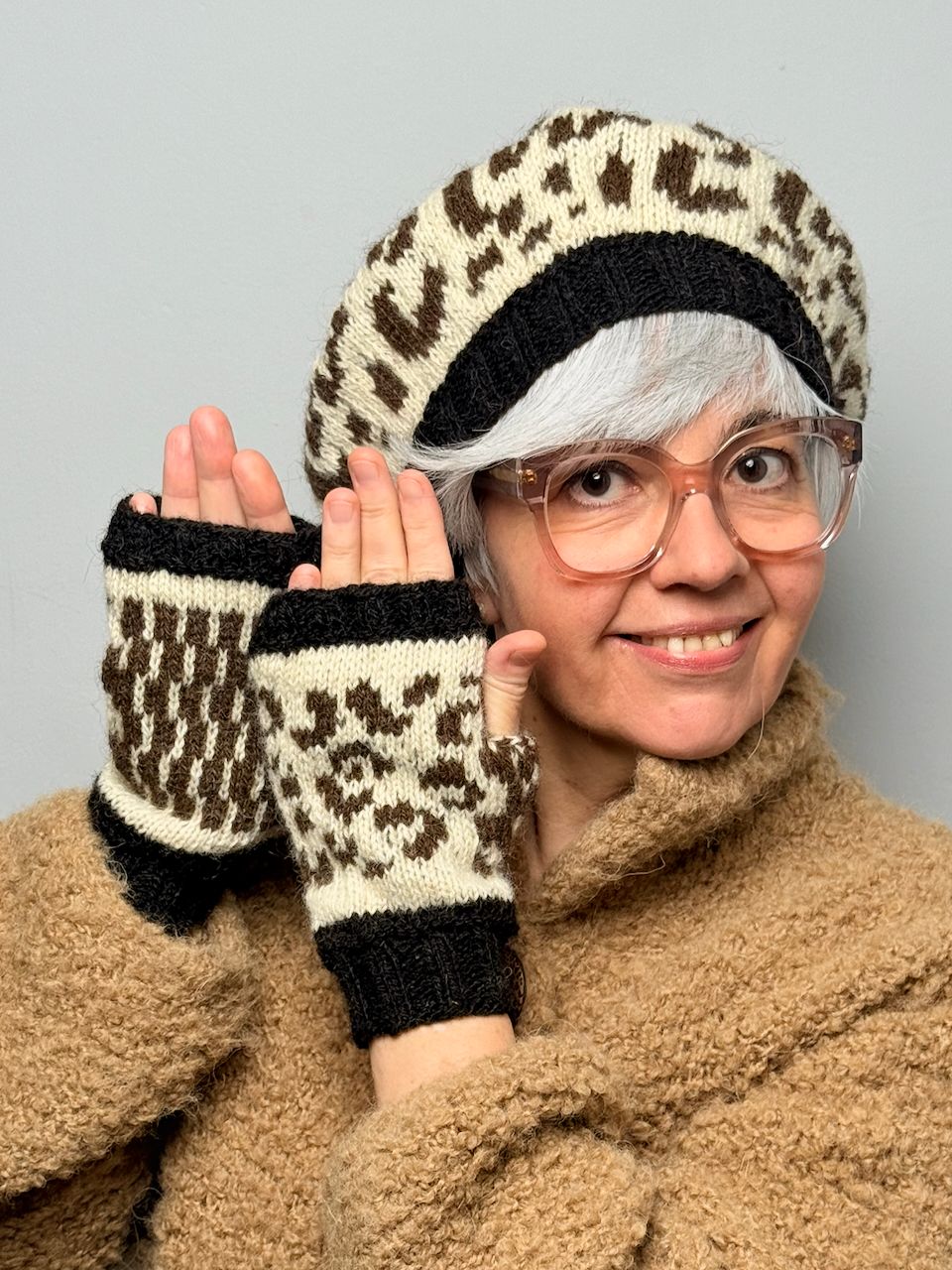 Baskenmütze & Handstulpen »Leo« – Strickanleitung im 2er-Set Baskenmütze & Handstulpen »Leo« – Strickanleitung im 2er-Set