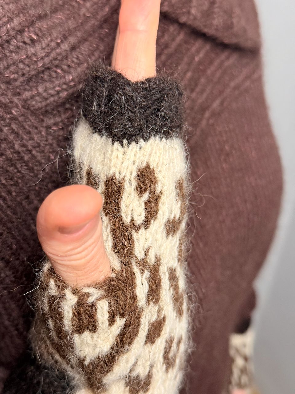 Baskenmütze & Handstulpen »Leo« – Strickanleitung im 2er-Set Baskenmütze & Handstulpen »Leo« – Strickanleitung im 2er-Set