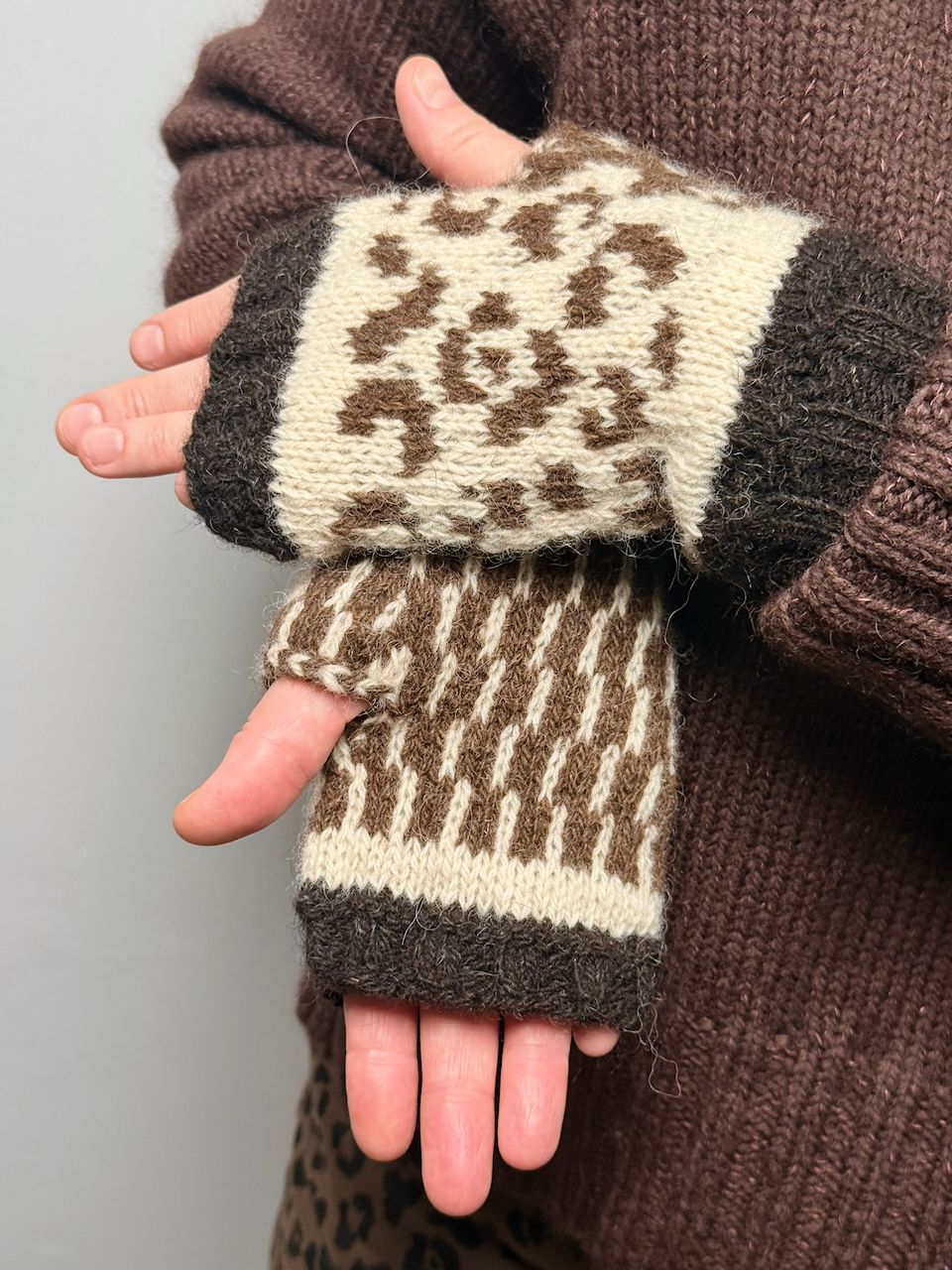 Baskenmütze & Handstulpen »Leo« – Strickanleitung im 2er-Set Baskenmütze & Handstulpen »Leo« – Strickanleitung im 2er-Set