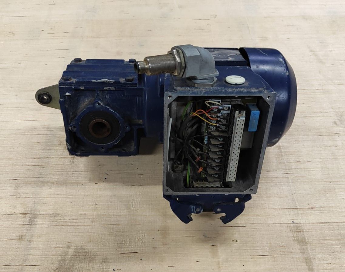 SEW Getriebemotor ohne Antriebsumrichter WF20 DT71D4/MM03/BW1/ASA3 SEW Getriebemotor ohne Antriebsumrichter WF20 DT71D4/MM03/BW1/ASA3