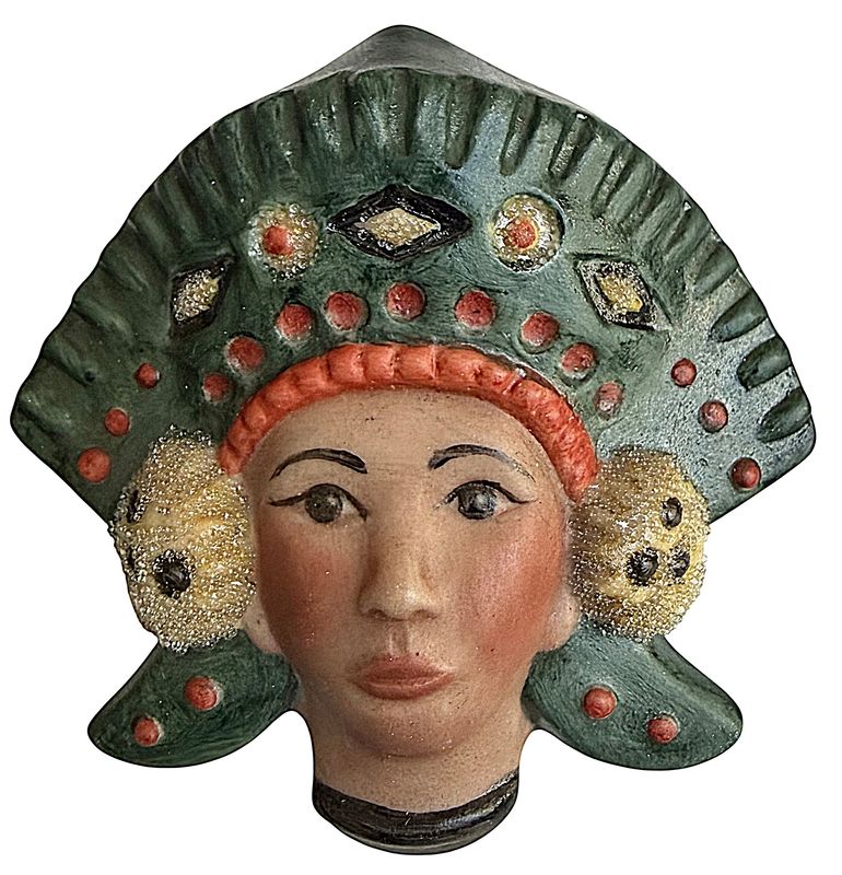 An extra large Sudio artist ceramic button