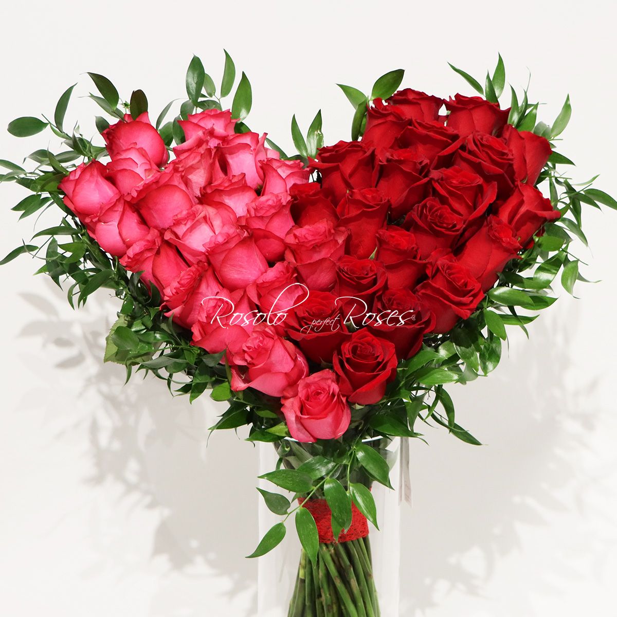 Somptueux bouquet coeur, en rouge et fuchsia