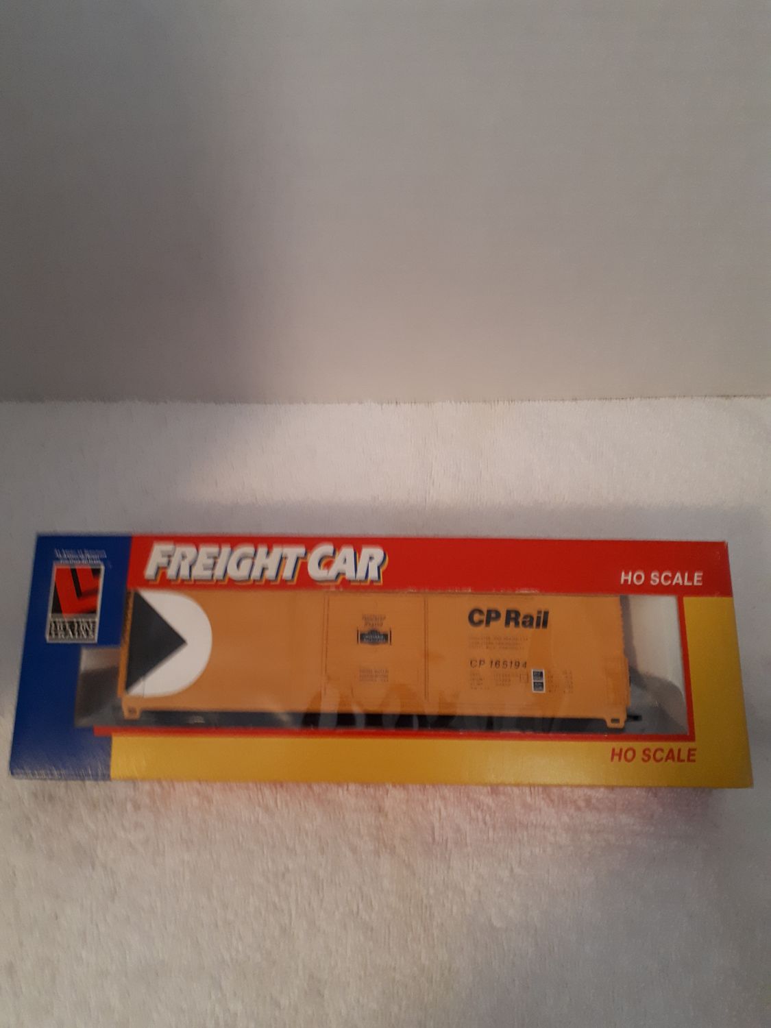 HO Scale 50' Evans CP Yellow Freight Car