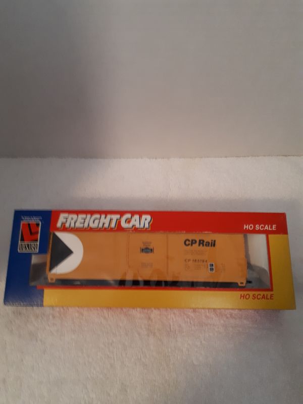 HO Scale 50' Evans CP Yellow Freight Car