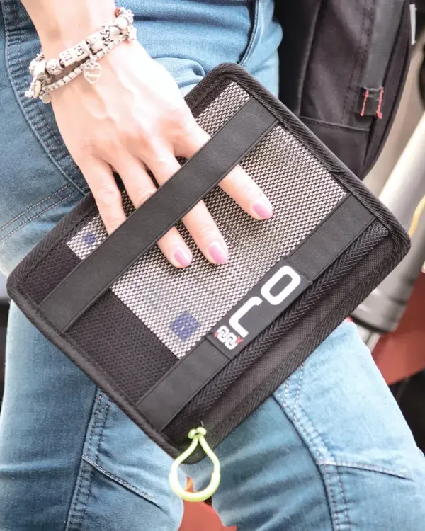 Bolsa para documentos DOC OJ ATMOSFERE METROPOLITANE s.r DOCUMENT POUCH BLACK