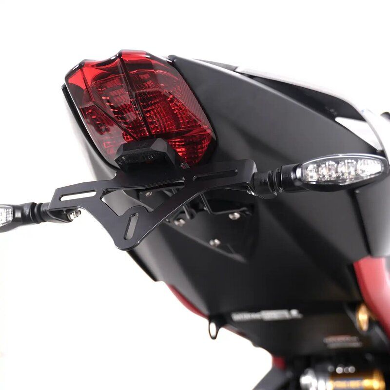 Portamatrículas R&G RACING con piloto trasero para  Triumph Street Triple 765 S '17-, Street Triple 765 R '17-, Street Triple 765 RS '17- ,Street Triple 765 RX '26- & Street Triple 765 MOTO 2 '23-