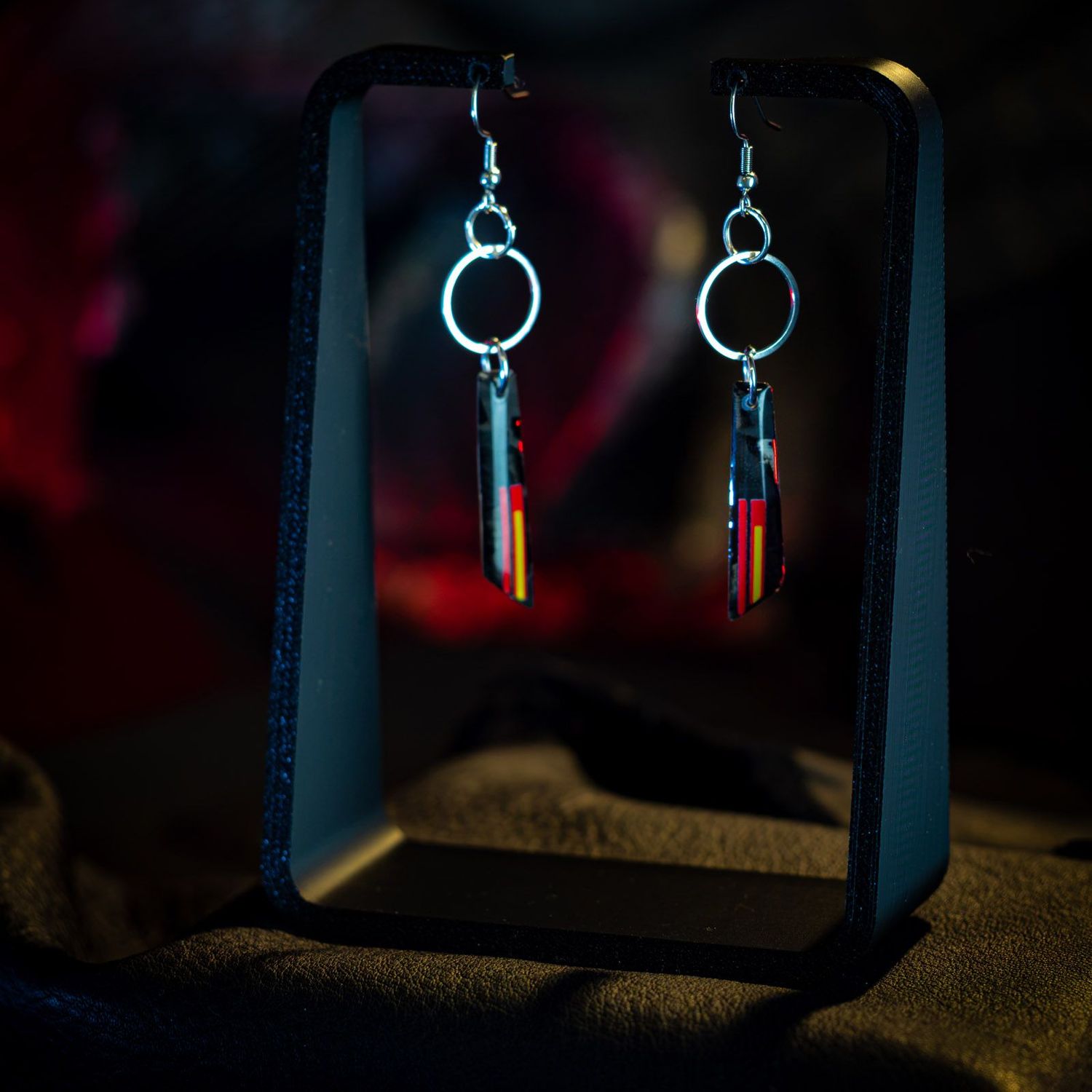 Boucles d'oreilles Carbone/Inox Formule1© Ferrari© SF21 Carlos Sainz Boucles d'oreilles Carbone/Inox Formule1© Ferrari© SF21 Carlos Sainz