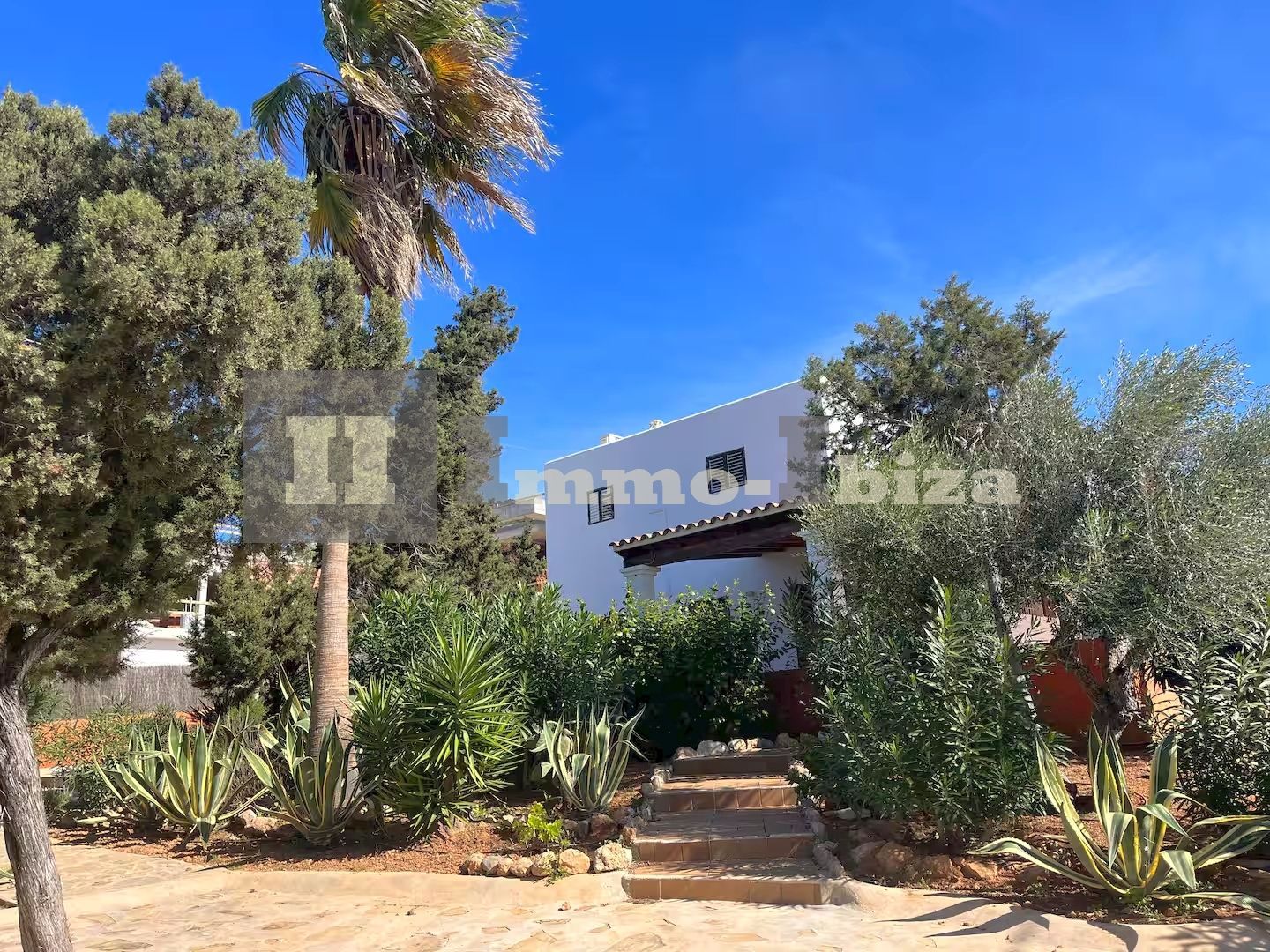 Coming Soon: Renovated Corner-House with Touristic-License nearby  Oldtown