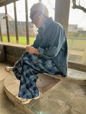 Jeansvest met rushes kraag en drukknopen- blue love collection