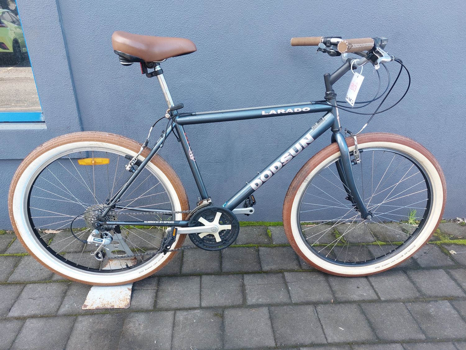 Dodsun  Larado - Commuter - M/L