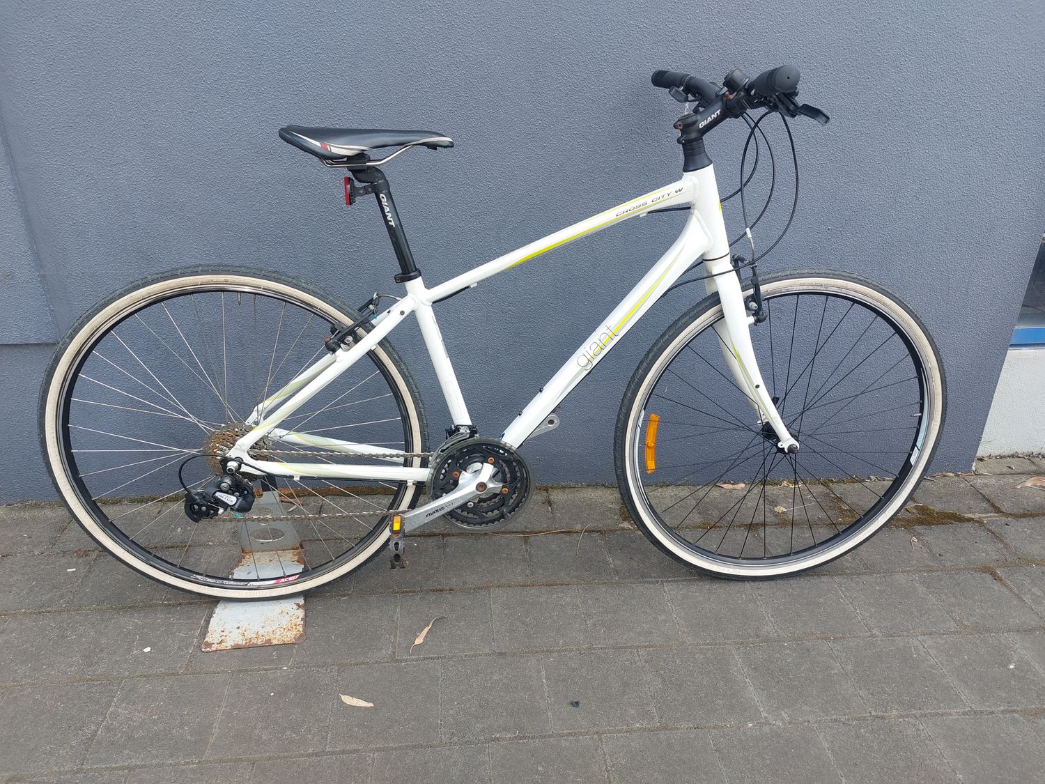 Giant Cross City - Hybrid Bike - S/M