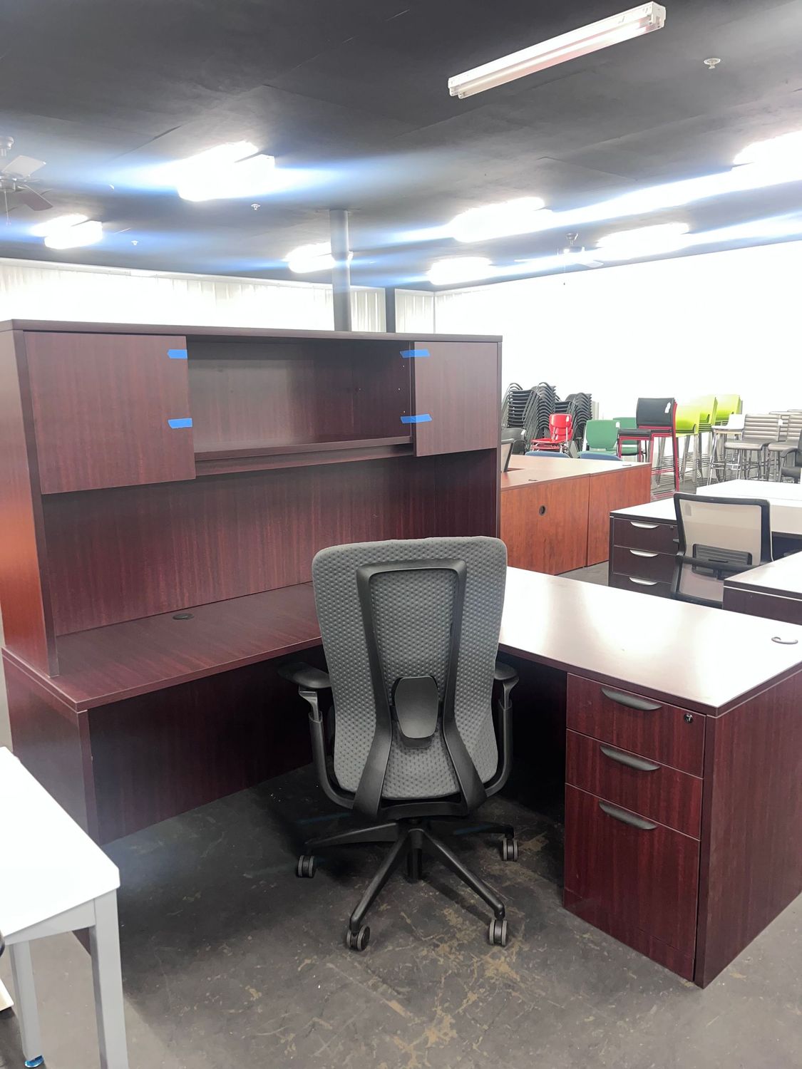 66X72 Single Ped L w/ Hutch - Mahogany *New/Overstock
