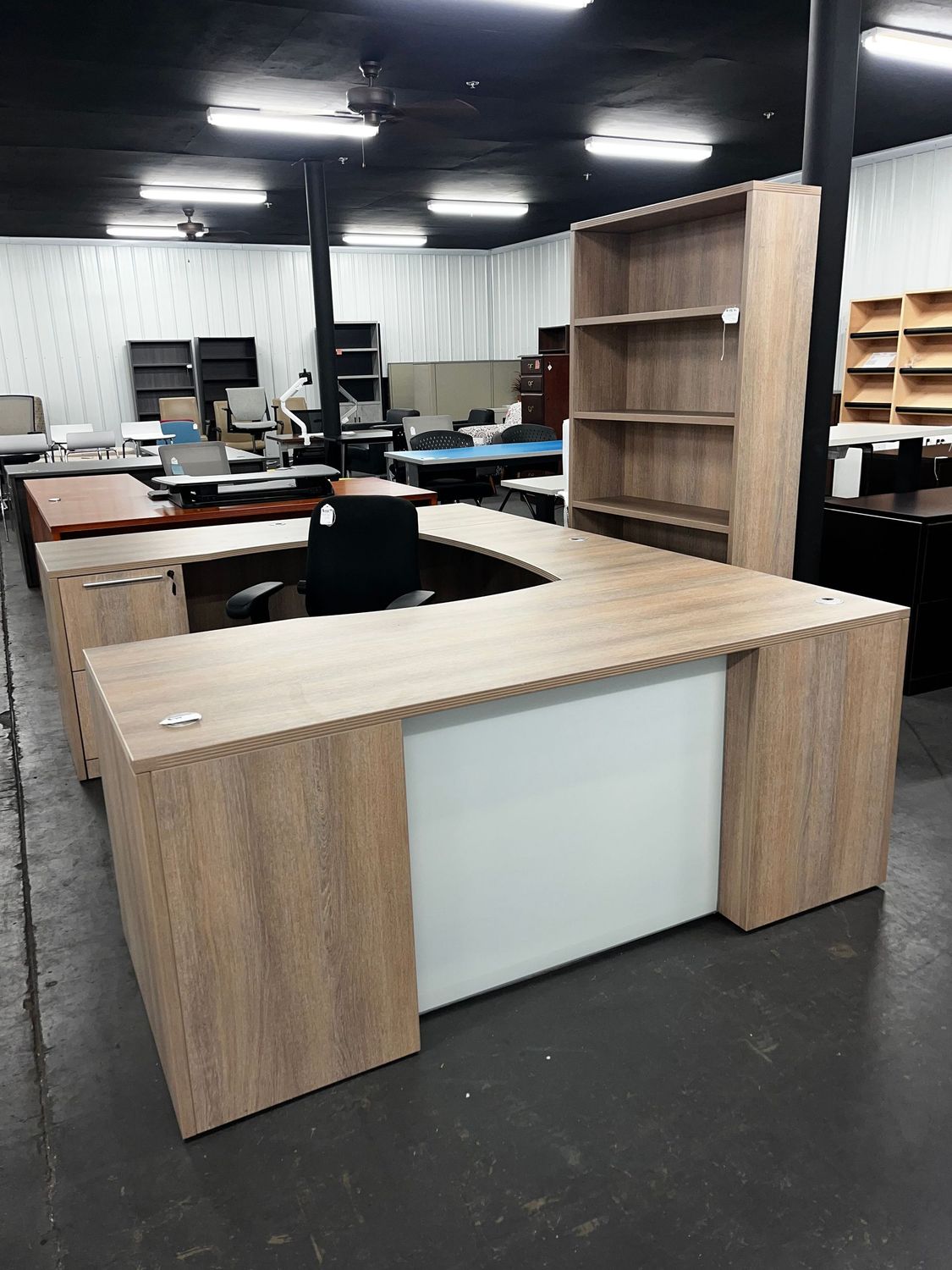 72X96 U Shape Ryker Desk *Old Showroom Display